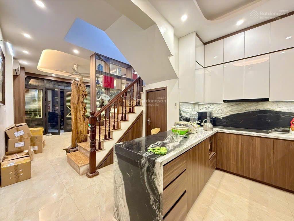 Bán nhà riêng tại cầu giấy, 9,8 tỷ, 40m2, 4pn, 4wc, 6 tầng, mặt tiền 4.5m
