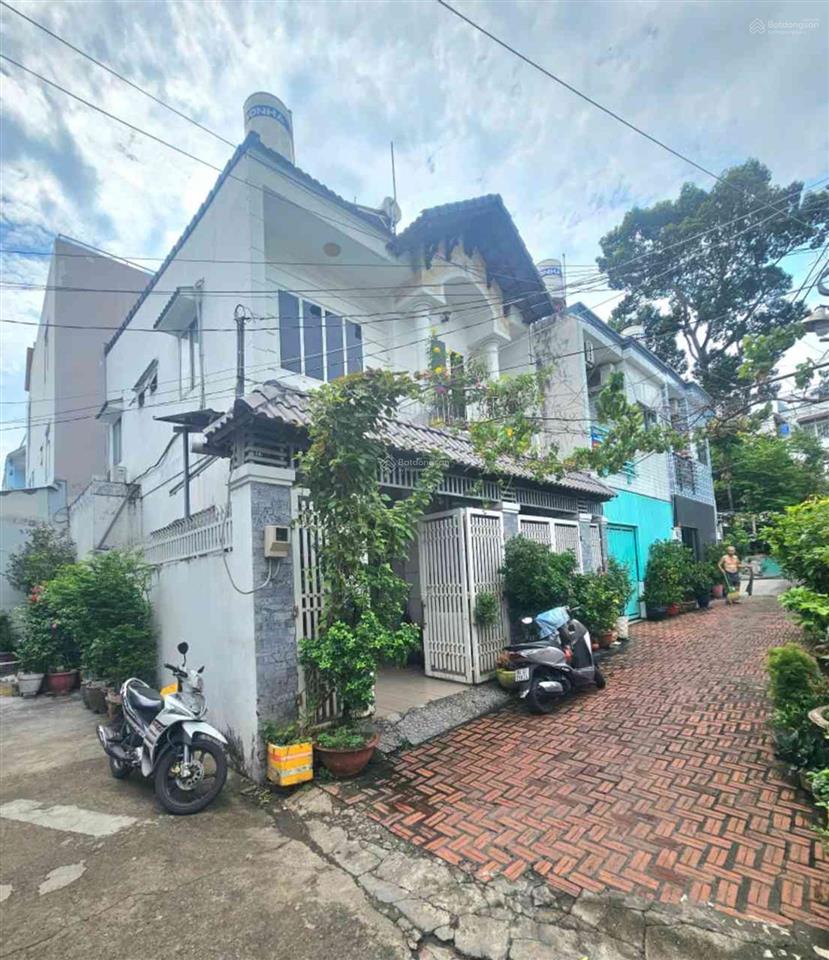 Bán nhà ngay phạm văn đồng ngang 8m hiếm gặp, lô góc ô tô đỗ cửa, 4pn, chỉ nhỉnh 6 tỷ