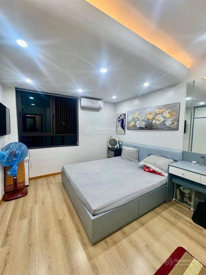 Bán căn hộ tòa n06b1 thành thái, công viên cầu giấy, 70m2, 7 tỷ, 2 ngủ, 2 vs, sổ đỏ, full nội thất.