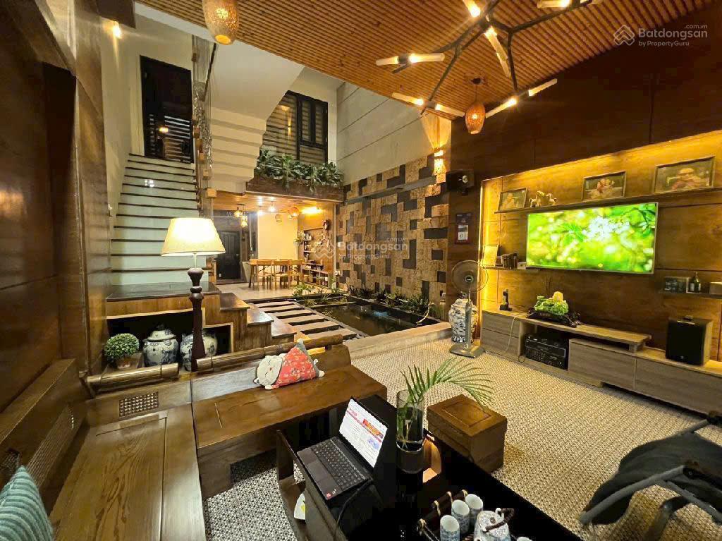 Hiếm! ngay tt phố hàn nhà 4 tầng 200m ra biển phạm văn đồng full khách quốc tế  nhỉnh 11 tỷ!
