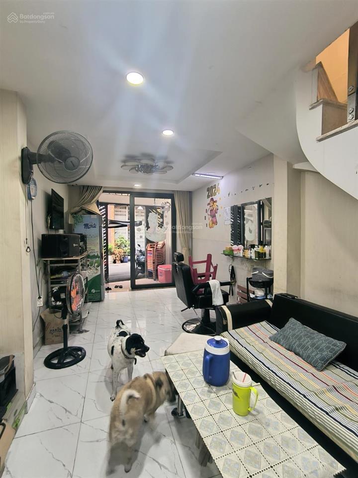 Nhà đẹp  2 mặt hẻm  lê văn sỹ  q3 hẻm xe tải có dòng tiền  ba tầng  giá 8 tỷ  mt04