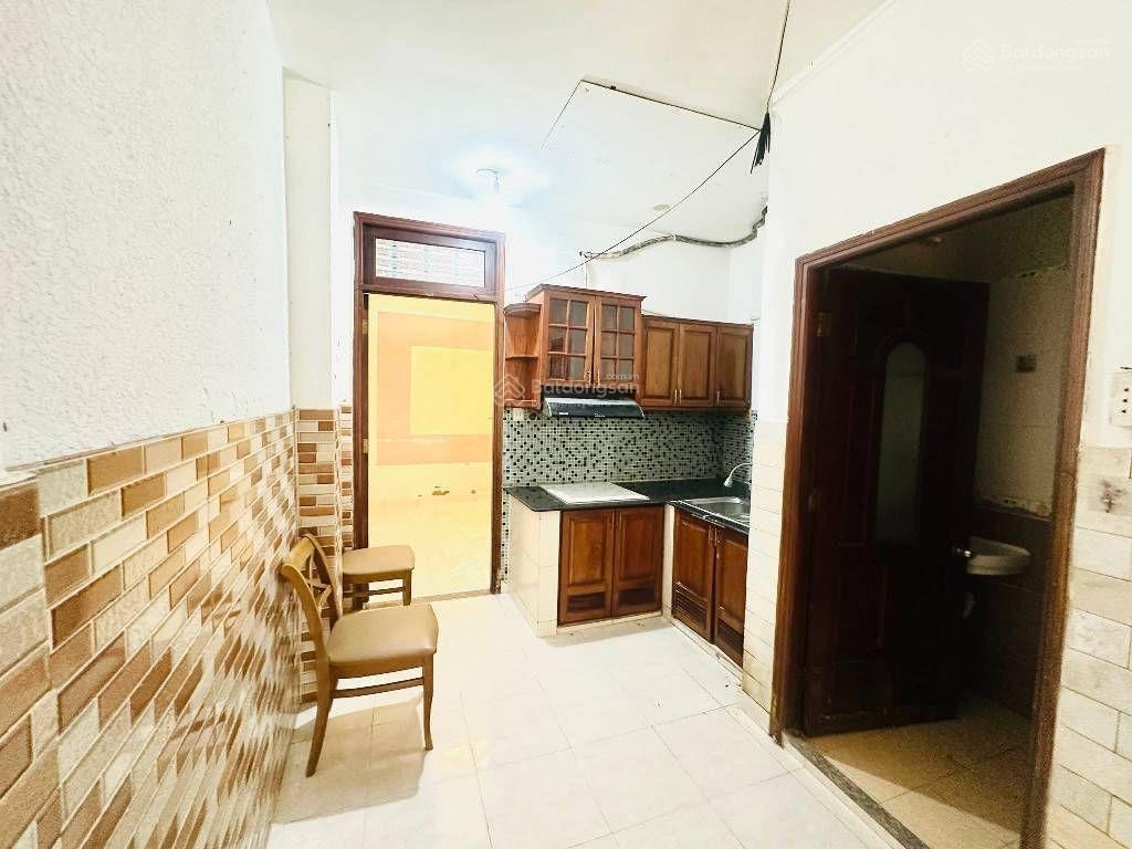 Lê văn sỹ  quận 3  hẻm xe hơi 6m nhà nở hậu  5pn  vị trí đẹp kết nối nhanh  mt05