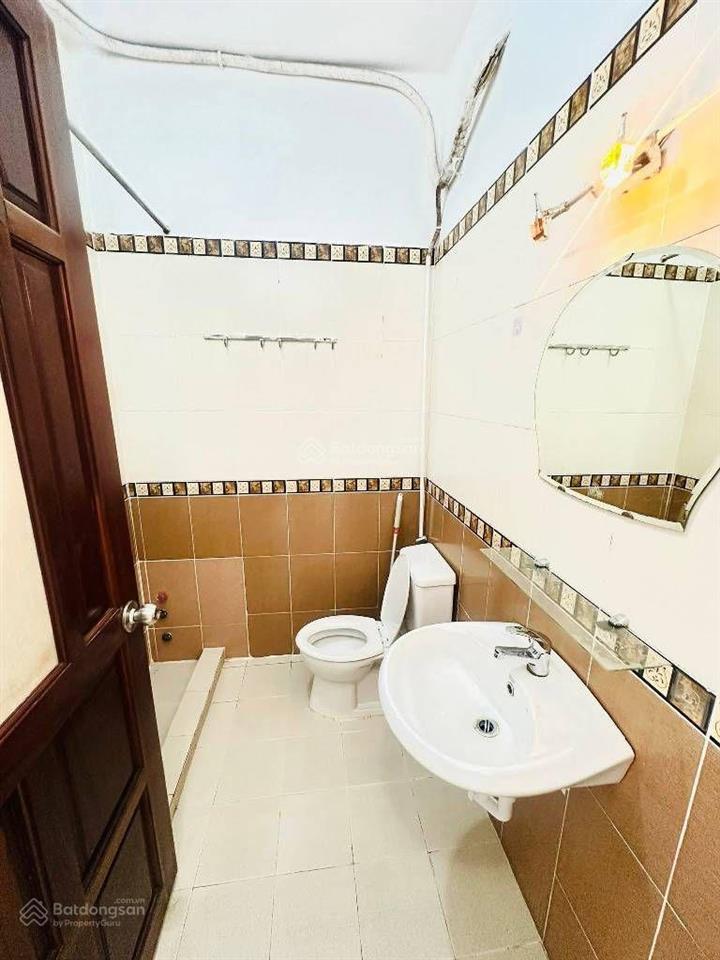 Lê văn sỹ  quận 3  hẻm xe hơi 6m nhà nở hậu  5pn  vị trí đẹp kết nối nhanh  mt05