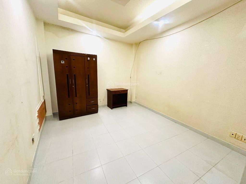 Lê văn sỹ  quận 3  hẻm xe hơi 6m nhà nở hậu  5pn  vị trí đẹp kết nối nhanh  mt05