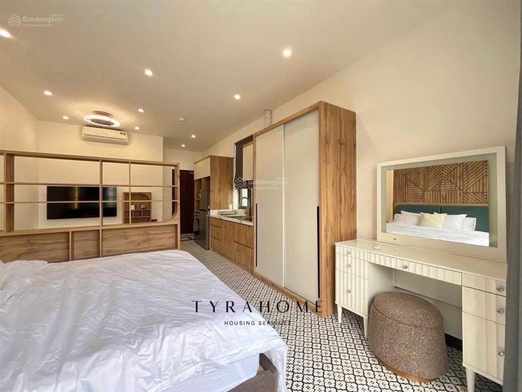 Căn hộ 1 phòng ngủ full nội thất cao cấp ban công thoáng đường hồ hảo hớn quận 1 gần phố bùi viện