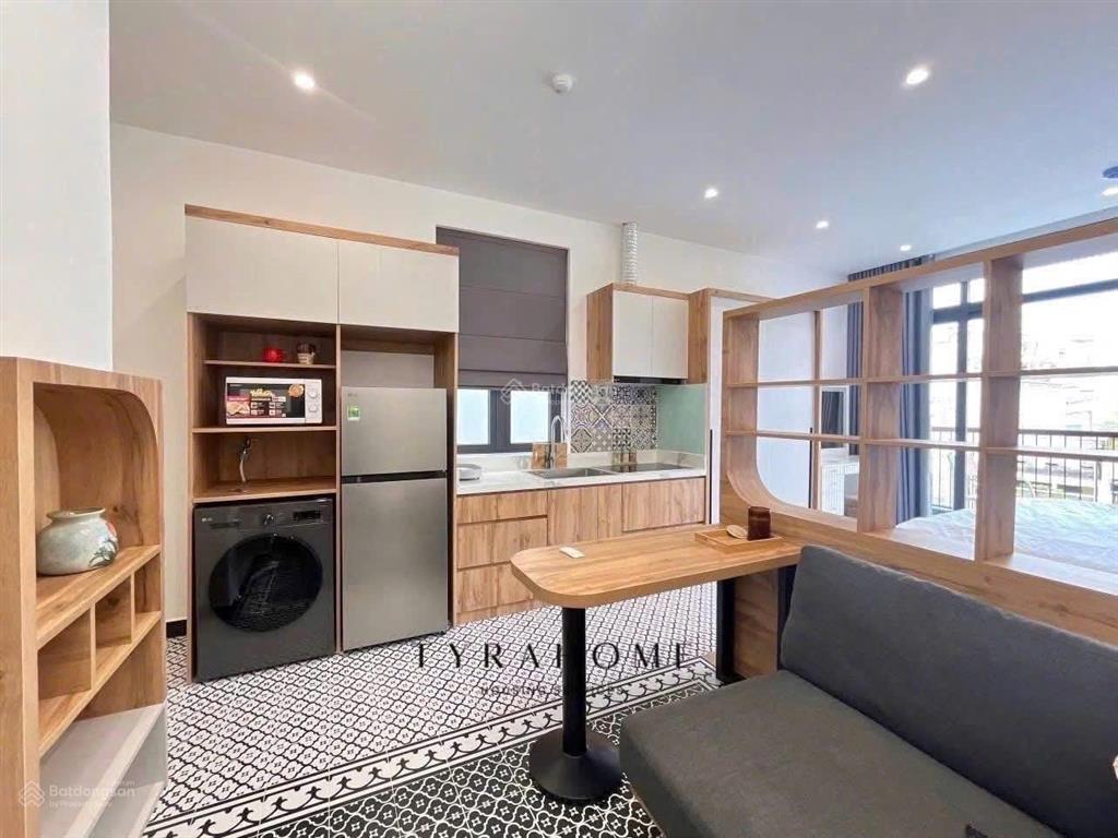 Căn hộ 1 phòng ngủ full nội thất cao cấp ban công thoáng đường hồ hảo hớn quận 1 gần phố bùi viện