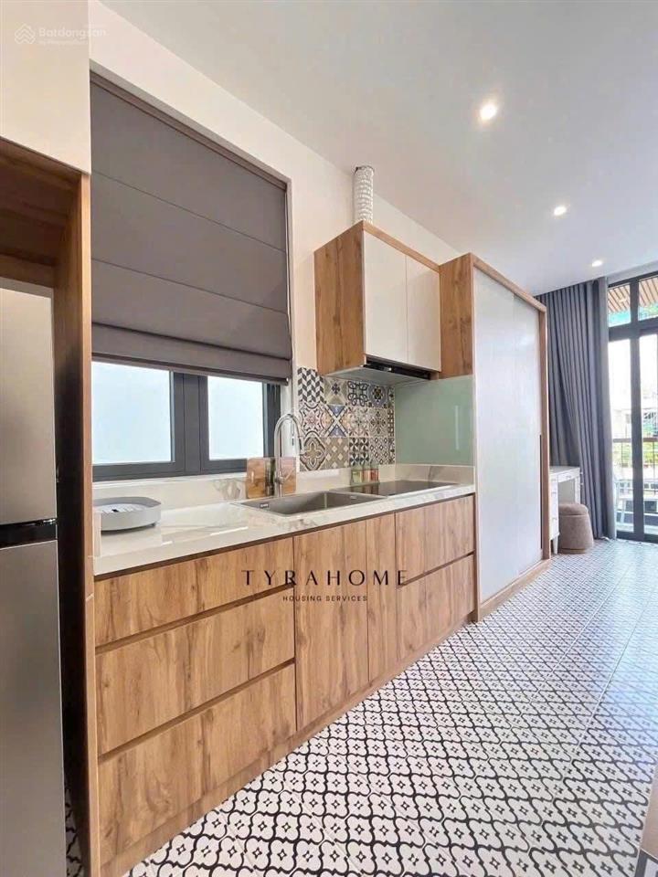 Căn hộ 1 phòng ngủ full nội thất cao cấp ban công thoáng đường hồ hảo hớn quận 1 gần phố bùi viện