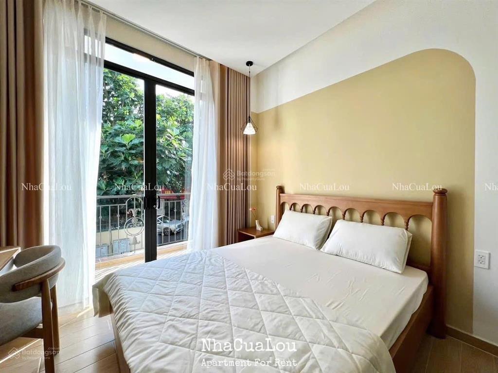 Căn hộ 1 phòng ngủ full nội thất cao cấp ban công thoáng đường hồ hảo hớn quận 1 gần phố bùi viện