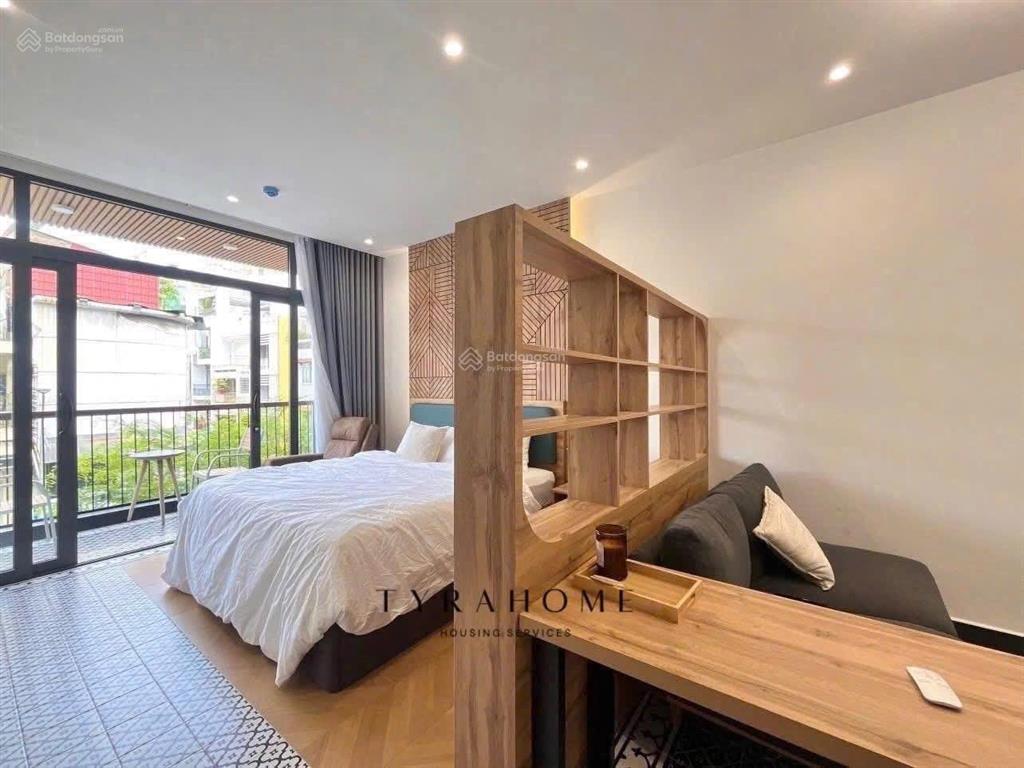 Căn hộ 1 phòng ngủ full nội thất cao cấp ban công thoáng đường hồ hảo hớn quận 1 gần phố bùi viện