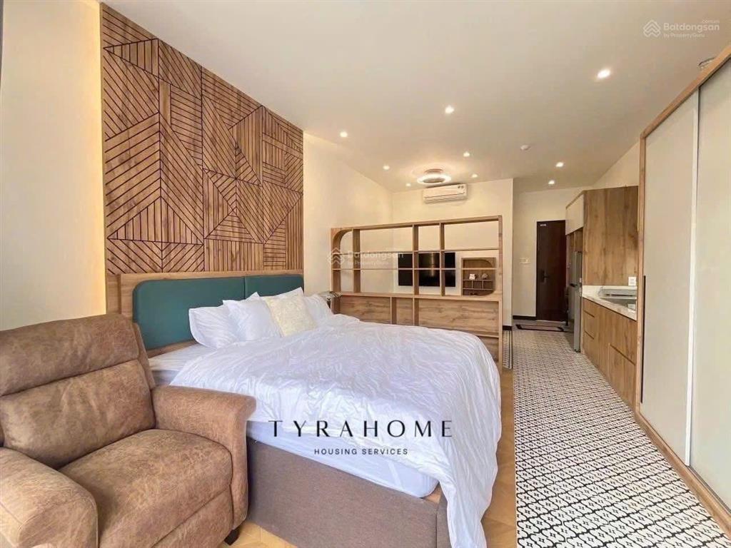 Căn hộ 1 phòng ngủ full nội thất cao cấp ban công thoáng đường hồ hảo hớn quận 1 gần phố bùi viện