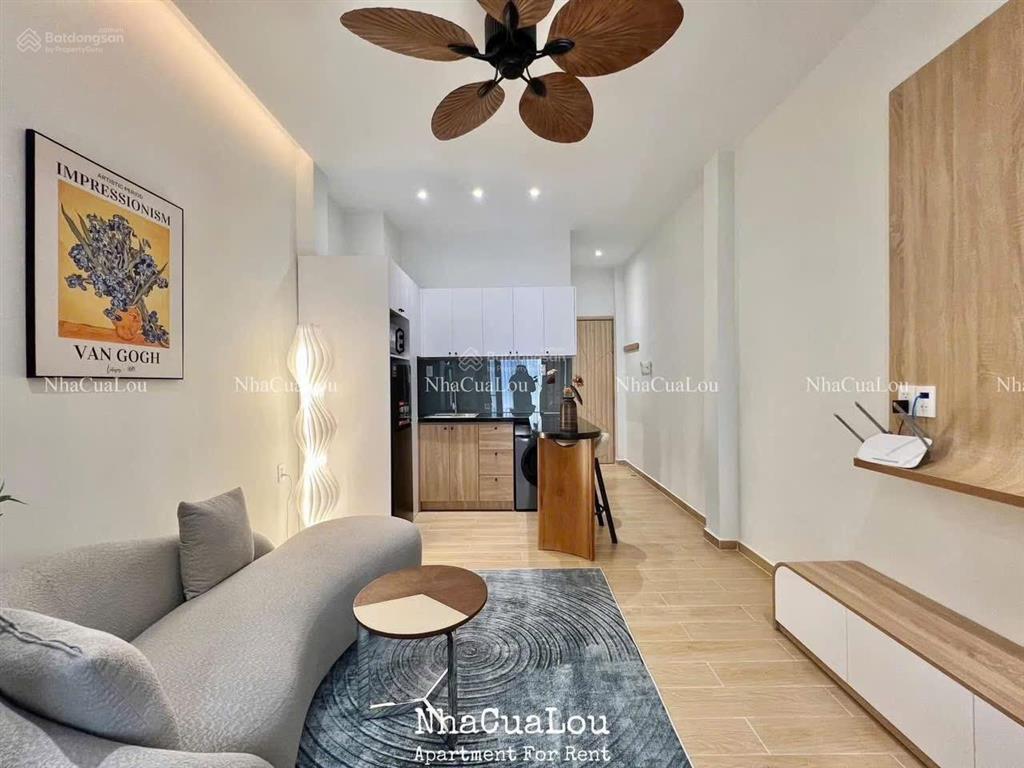 Căn hộ 1 phòng ngủ full nội thất cao cấp ban công thoáng đường hồ hảo hớn quận 1 gần phố bùi viện