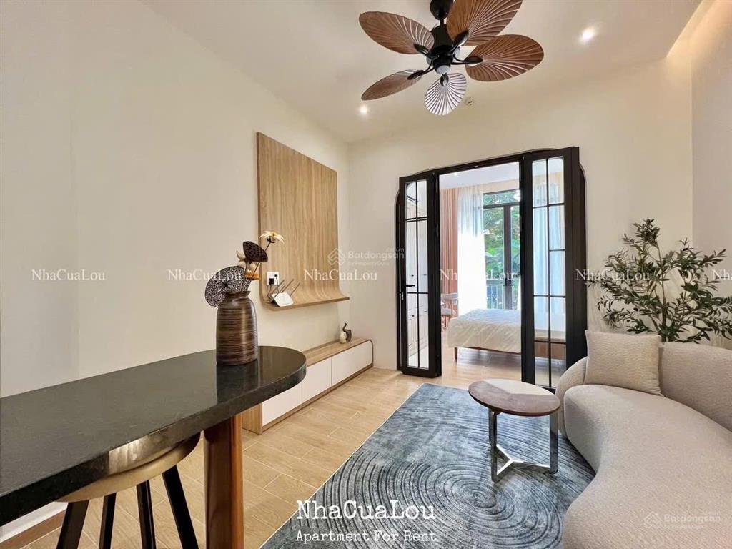 Căn hộ 1 phòng ngủ full nội thất cao cấp ban công thoáng đường hồ hảo hớn quận 1 gần phố bùi viện