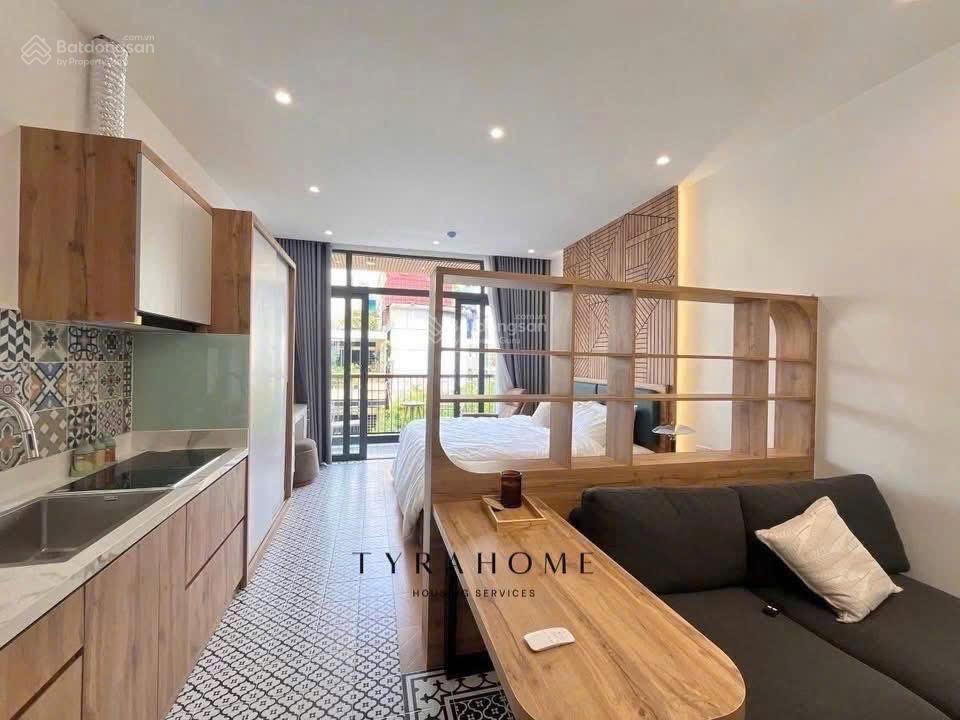 Căn hộ 1 phòng ngủ full nội thất cao cấp ban công thoáng đường hồ hảo hớn quận 1 gần phố bùi viện