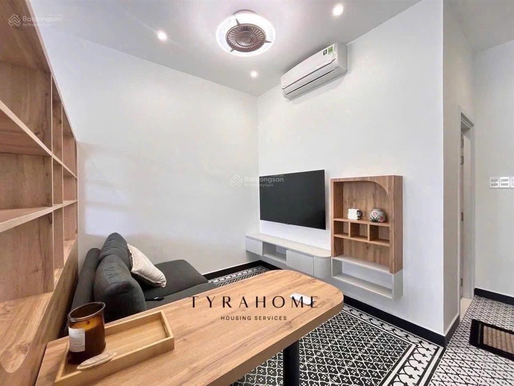 Căn hộ 1 phòng ngủ full nội thất cao cấp ban công thoáng đường hồ hảo hớn quận 1 gần phố bùi viện