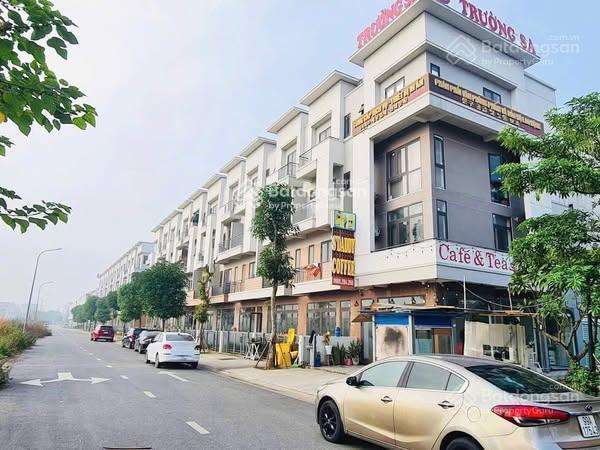 Chủ cần tiền bán gấp shophouse 75m2 đã hoàn thiện đang cho thuê dòng tiền 18tr, giá nhỉnh 7tỷ.