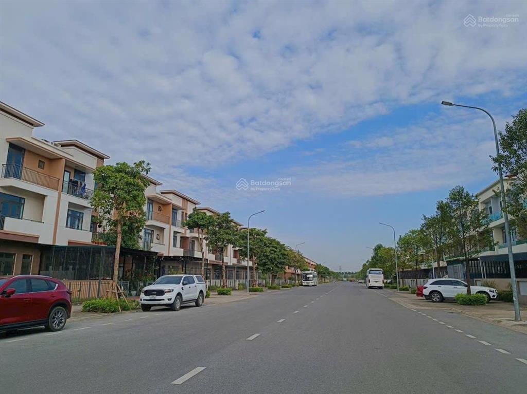 Chỉ 8.8 tỷ sở hữu shophouse sh3 centa city 120m2  sẵn sổ