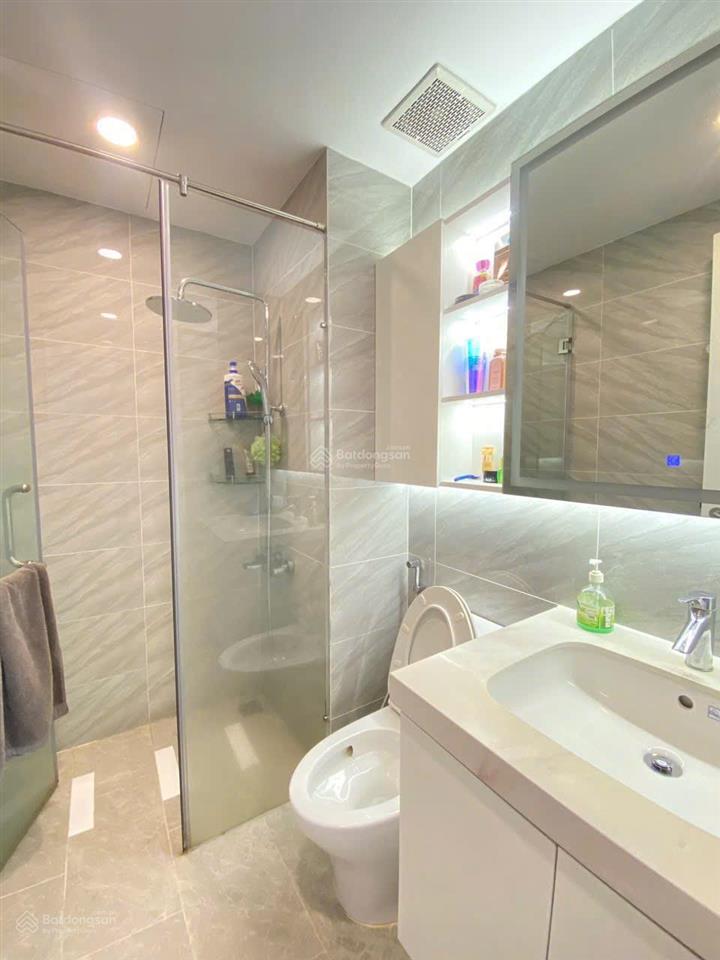 Kẹt tiền cần bán gấp căn hộ cao cấp tk  3pn  2wc full nt cao cấp tầng cao thoáng mát sổ sang tên