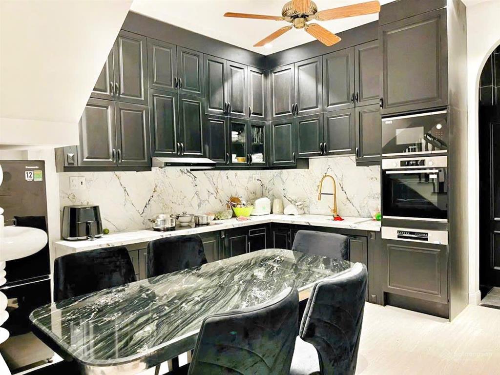 Kế bên vincom nam long  xe hơi 4 chỗ tới nhà  biệt thự nam long  full nội thất xịn nhỉnh 10 tỷ