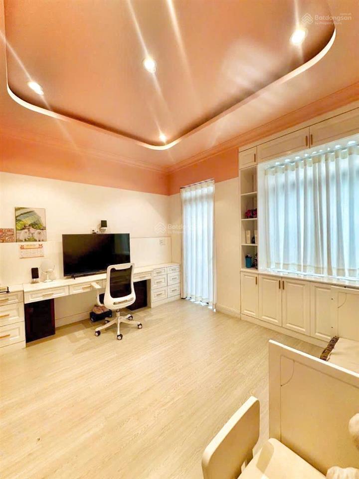 Kế bên vincom nam long  xe hơi 4 chỗ tới nhà  biệt thự nam long  full nội thất xịn nhỉnh 10 tỷ