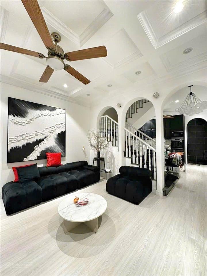 Kế bên vincom nam long  xe hơi 4 chỗ tới nhà  biệt thự nam long  full nội thất xịn nhỉnh 10 tỷ