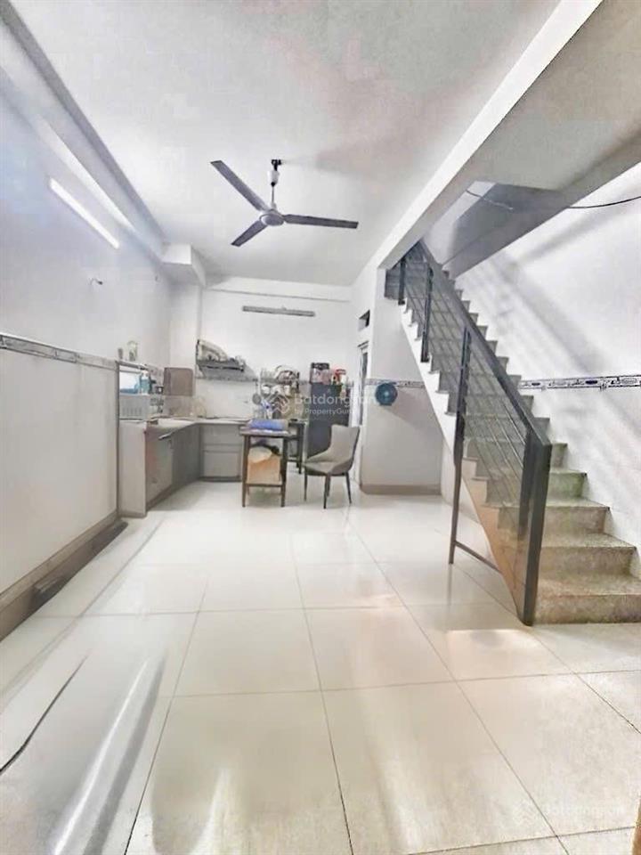 Nhà xe hơi đỗ cửa  ngay chợ phú thuận  2 mặt hẻm thoáng  nhỉnh 5 tỷ