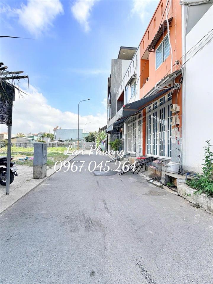 Nhà xe hơi đỗ cửa  ngay chợ phú thuận  2 mặt hẻm thoáng  nhỉnh 5 tỷ