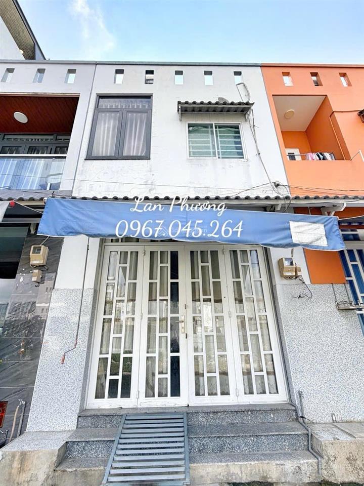 Nhà xe hơi đỗ cửa  ngay chợ phú thuận  2 mặt hẻm thoáng  nhỉnh 5 tỷ