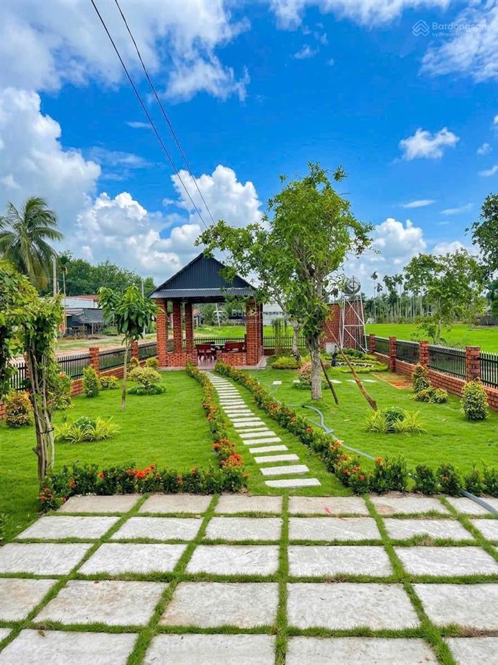 Chủ cần bán nhà vườn cạnh kcn phước đông, diện tích 300m2 sổ hồng riêng giá 1ty690 thương lượng