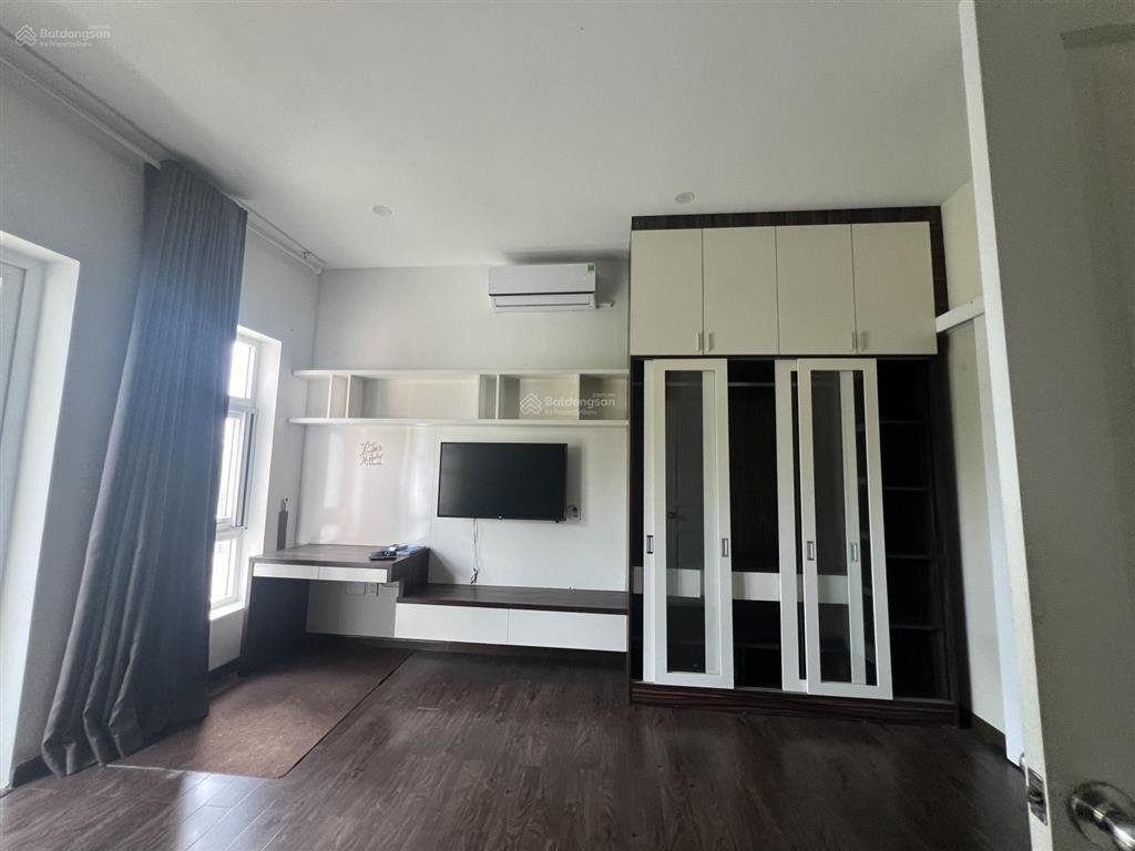 Liền kề 83m2 đường 18m view hồ bơi đầy đủ nội thất giá 13.5 tỷ thương lượng