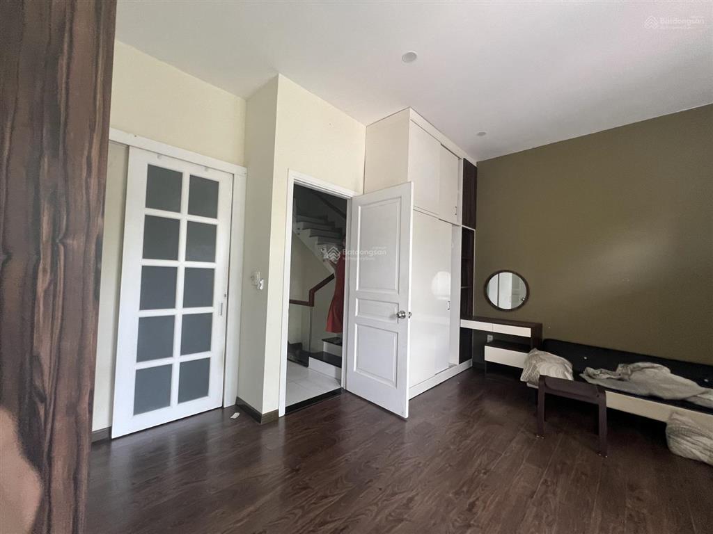 Liền kề 83m2 đường 18m view hồ bơi đầy đủ nội thất giá 13.5 tỷ thương lượng