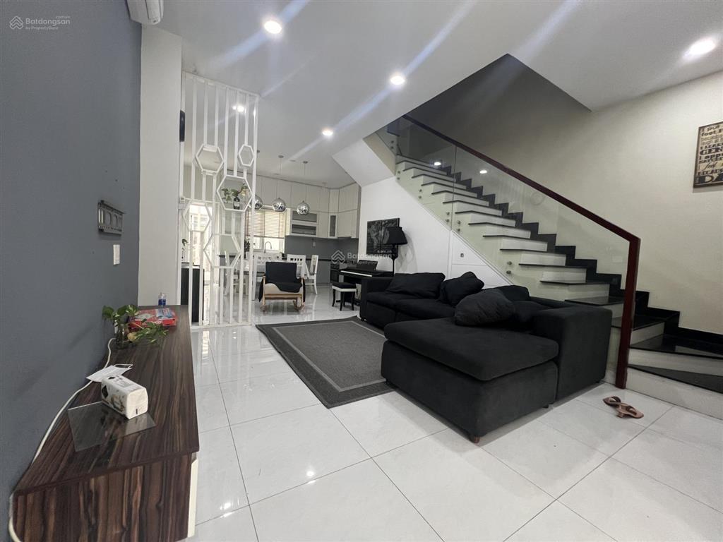 Liền kề 83m2 đường 18m view hồ bơi đầy đủ nội thất giá 13.5 tỷ thương lượng