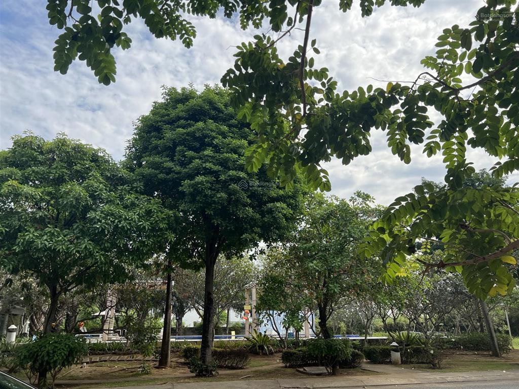 Liền kề 83m2 đường 18m view hồ bơi đầy đủ nội thất giá 13.5 tỷ thương lượng