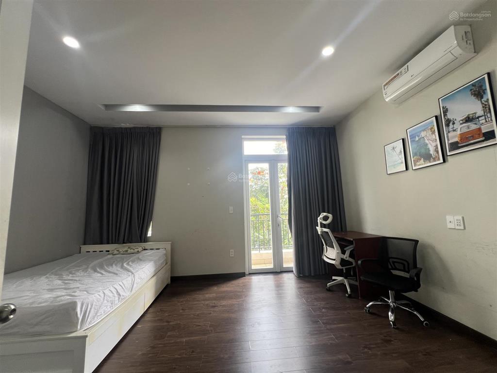 Liền kề 83m2 đường 18m view hồ bơi đầy đủ nội thất giá 13.5 tỷ thương lượng