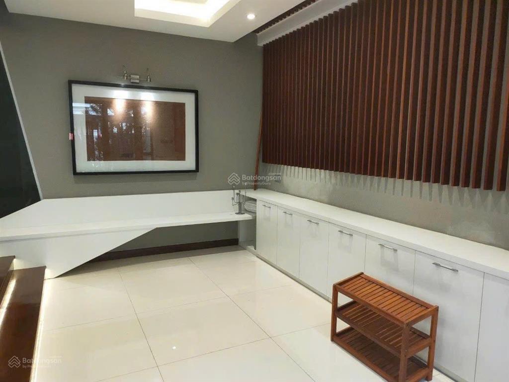 Cho thuê biệt thự góc 3 mặt tiền siêu đẹp cao đức lân an phú (cũ) 2800$