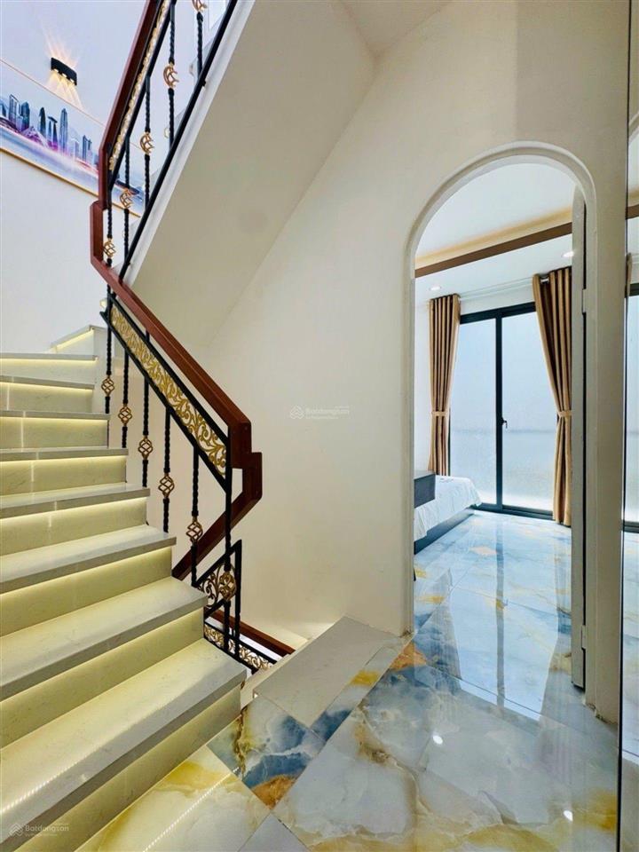 Căn góc 2 mặt thoáng , xây mới vào ở ngay âu dương lân q8