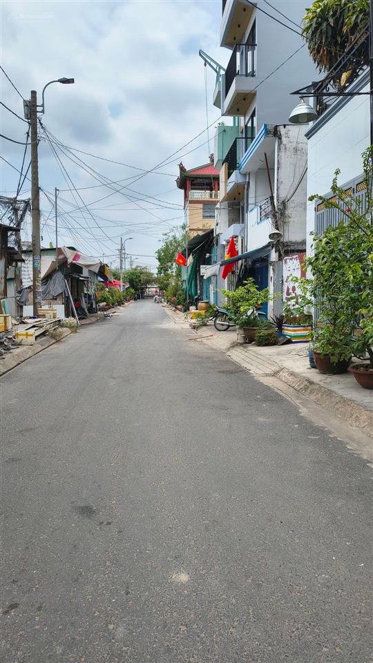 Bán nhà q8 có view hồ nước, đường xe tải, full tiện ích