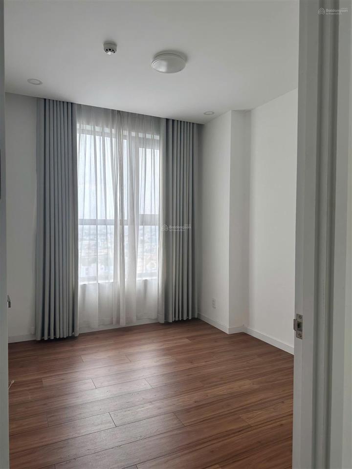 Bán 2pn đông nam dt 68m tầng cao  view hồ bơi & sông chỉ 6.2 tỷ