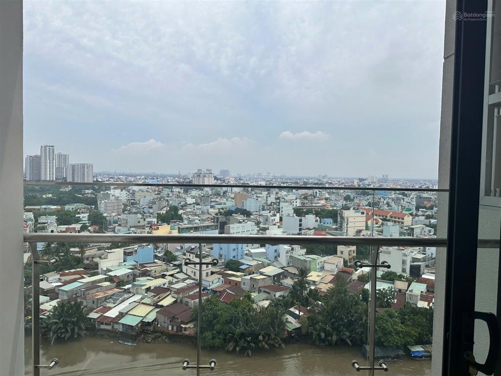 Bán 2pn đông nam dt 68m tầng cao  view hồ bơi & sông chỉ 6.2 tỷ