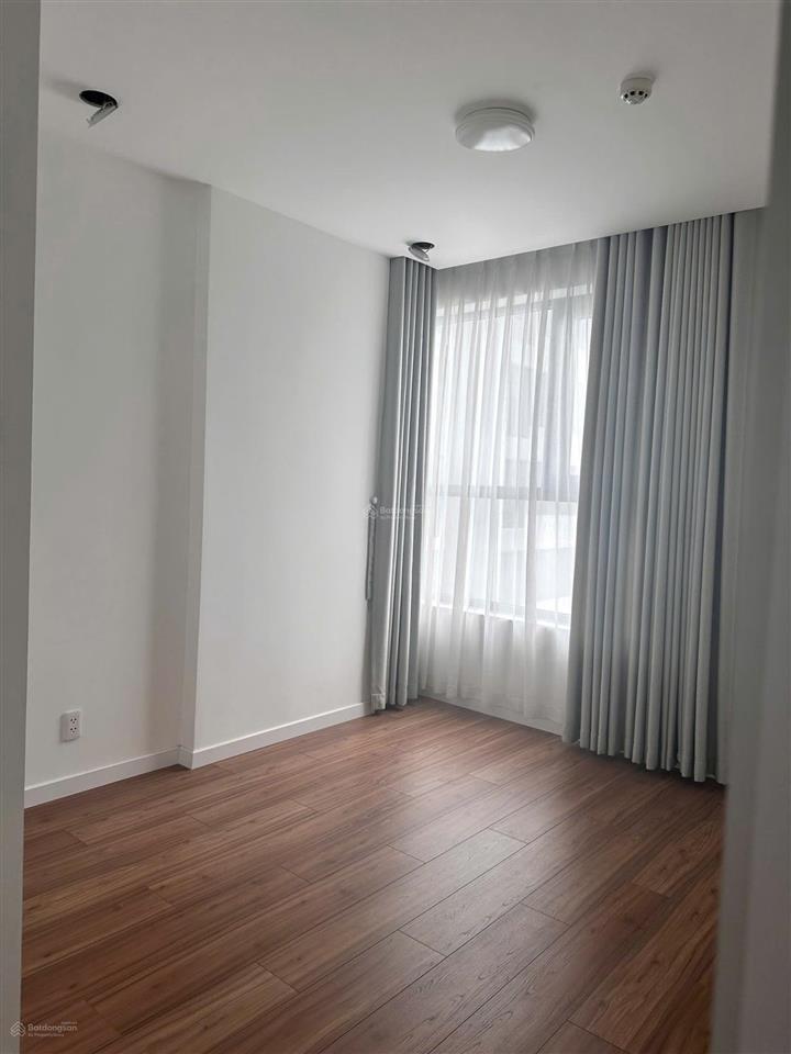 Bán 2pn đông nam dt 68m tầng cao  view hồ bơi & sông chỉ 6.2 tỷ