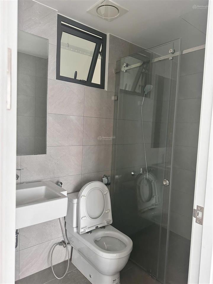 Bán 2pn đông nam dt 68m tầng cao  view hồ bơi & sông chỉ 6.2 tỷ