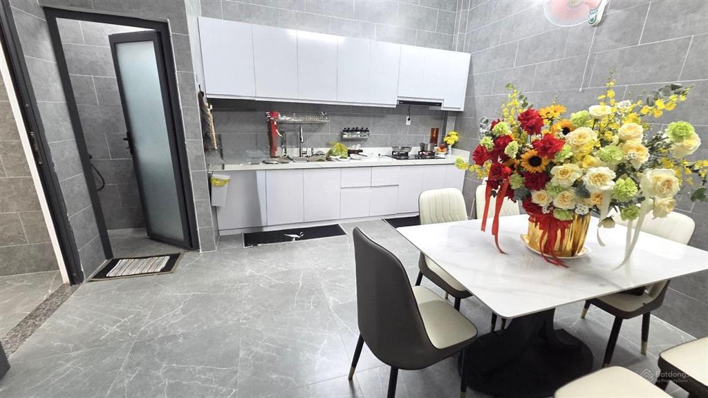 Nhà 4 tầng hẻm 4m lý thường kiệt trung tâm tân bình chỉ 8.5 tỷ