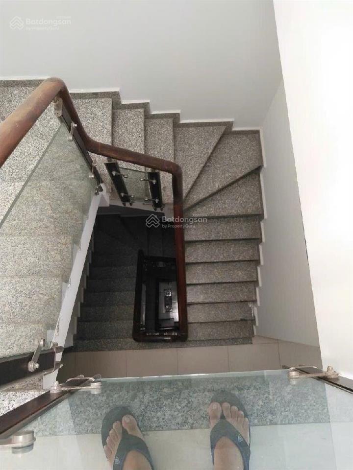 Nhà cao thắng 4 tầng ngay trung tâm q3 f vườn lài. cho thuê 12tr 26m2 .giá 5.9tỷ tl