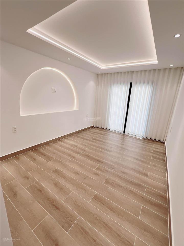 Bán nhà q3 nhà mới hẻm thông 4m vai bước ra lý thái tổ f bàn cớ dt 24m2 .bán 9.6tỷ tl