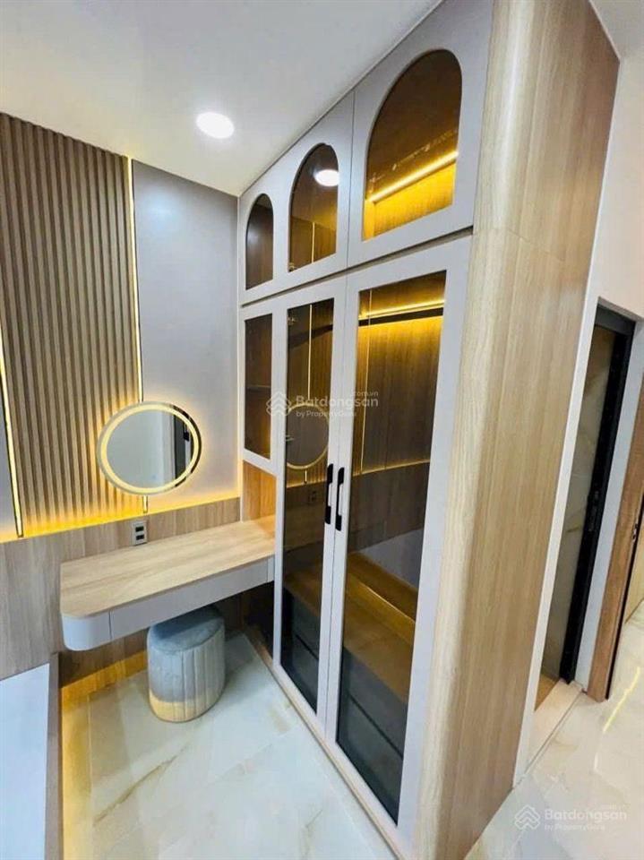 Bán nhà mặt tiền đường hòa hưng nhà mới giá rẻ 24m2. 3tầng gía 5.9 tỷ .mới đẹp