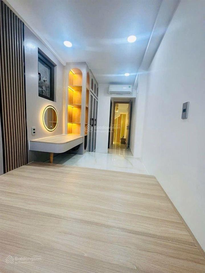 Bán nhà mặt tiền đường hòa hưng nhà mới giá rẻ 24m2. 3tầng gía 5.9 tỷ .mới đẹp