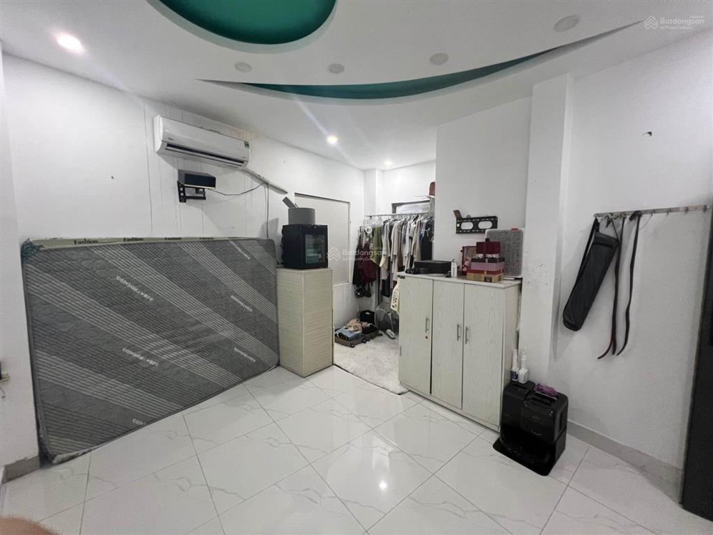 Cách mạng tháng tám. f hòa hưng q10.dt 52m2.nở hậu 8 m.bán 6.2 tỷ còn tl