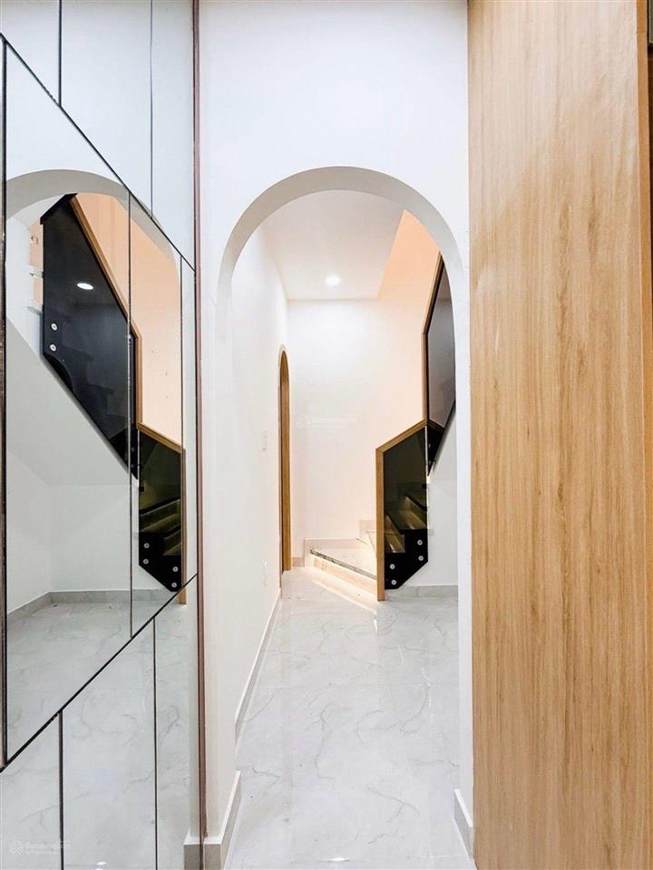 Dt sử dụng 95m² ngay phường bàn cờ võ văn tần 4 tầng trung tâm q3 nội thất sang xịn. 4.95 tỷ tl