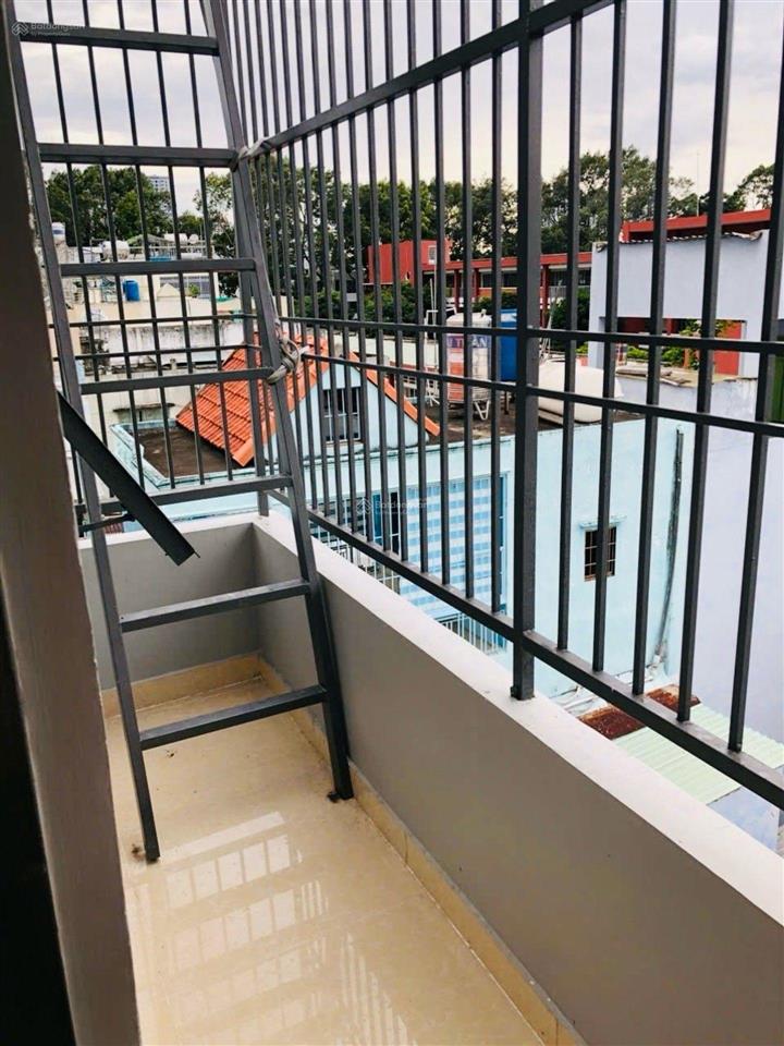 Nhà đẹp giá rẻ. 2 mặt hẻm xe hơi thoáng mát. dt 34m2. 5 tầng, 9 tỷ tl