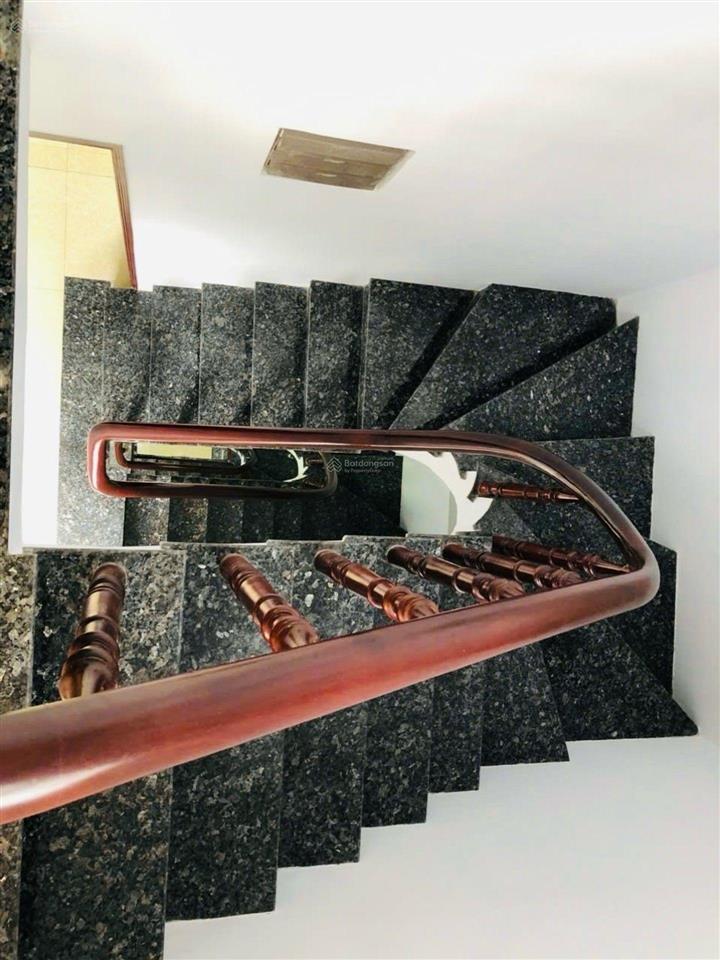 Nhà đẹp giá rẻ. 2 mặt hẻm xe hơi thoáng mát. dt 34m2. 5 tầng, 9 tỷ tl