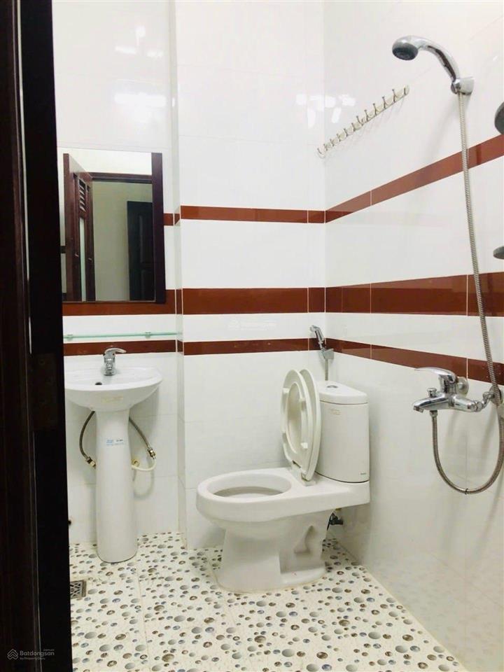 Nhà đẹp giá rẻ. 2 mặt hẻm xe hơi thoáng mát. dt 34m2. 5 tầng, 9 tỷ tl